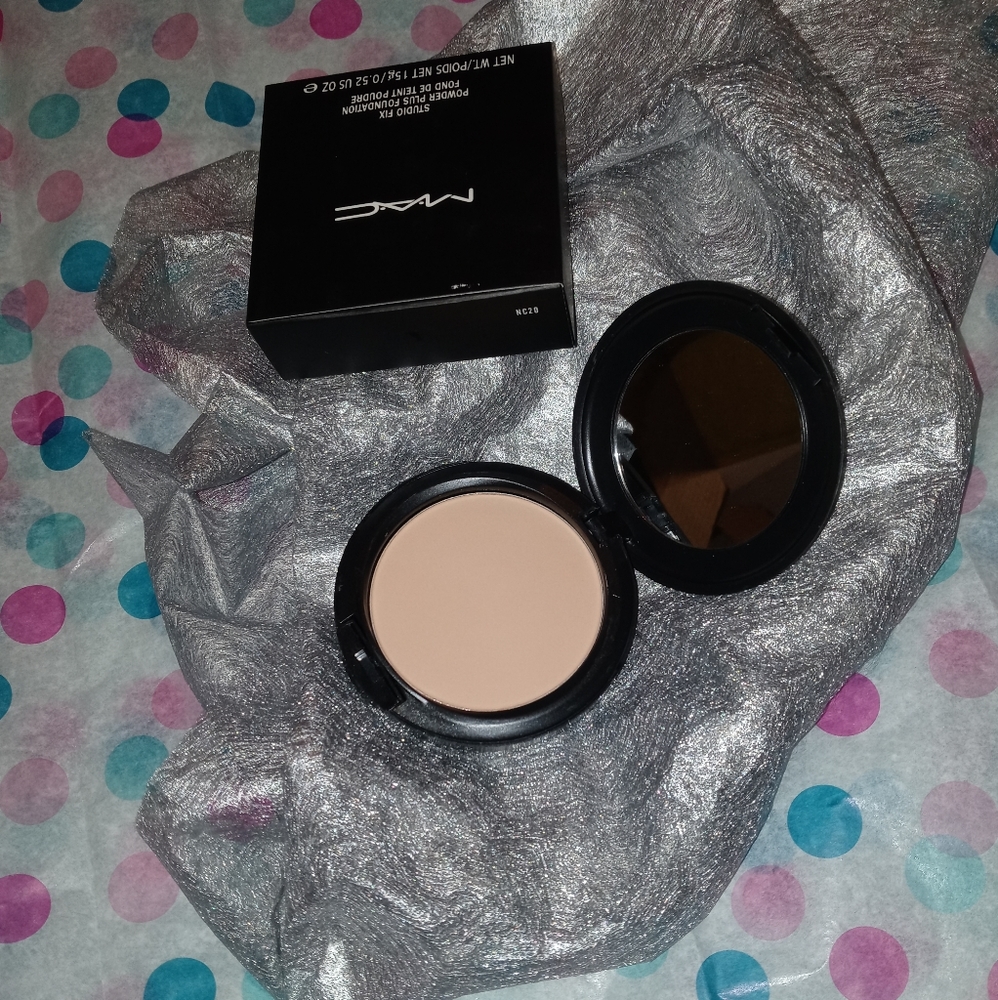 New Mac NC20 Studio Fix Powder + Foundation